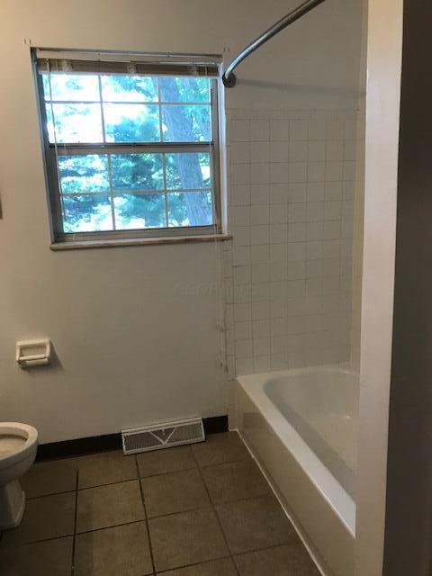 7526 Satterfield Road Columbus, OH 43235 - Photo 14 of 22 middle full bath tub