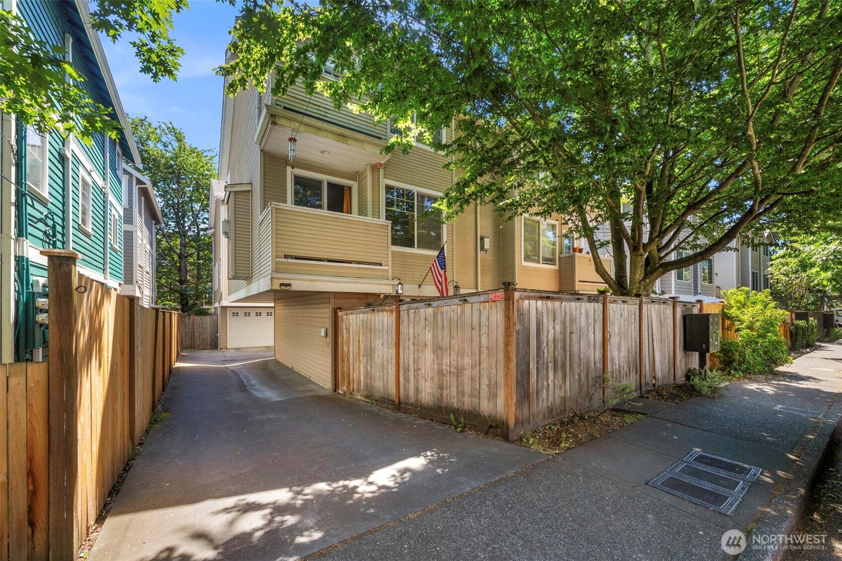 8548 Midvale Avenue North, Unit B Seattle, WA 98103 - Photo 27 of 40