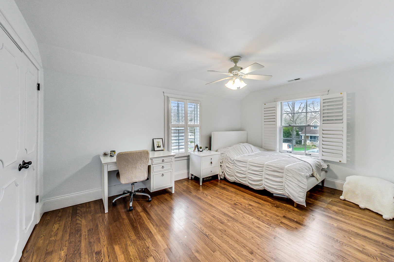 615 Windsor Road Glenview, IL 60025 - Photo 29 of 51 a bedroom with a bed and a chair