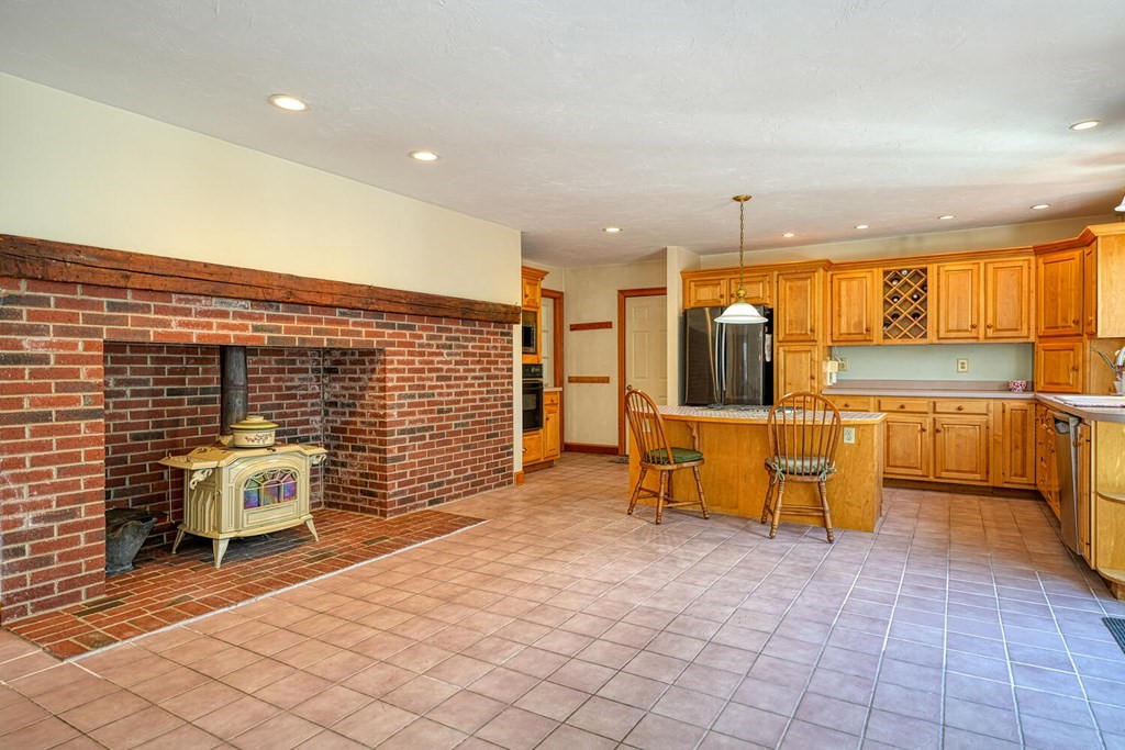 81 Parmenter Road Hudson, MA 01749 - Photo 9 of 30 Gallery Image 9