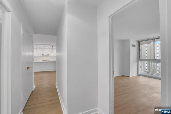 $4,300 | 1055 River Road, Unit 809, Edgewater, NJ 07020