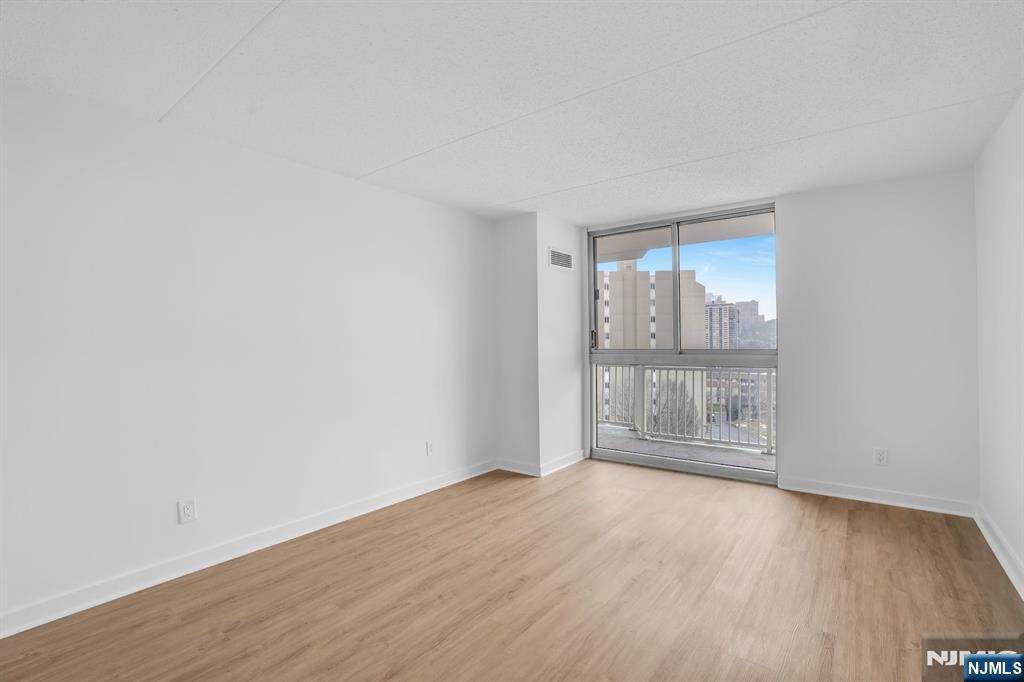 1055 River Road, Unit 809 Edgewater, NJ 07020 - Photo 14 of 38