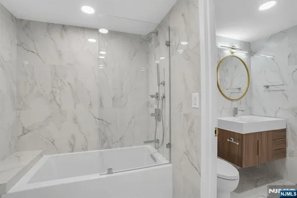 $4,300 | 1055 River Road, Unit 809, Edgewater, NJ 07020