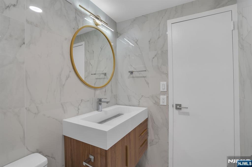 1055 River Road, Unit 809 Edgewater, NJ 07020 - Photo 19 of 38