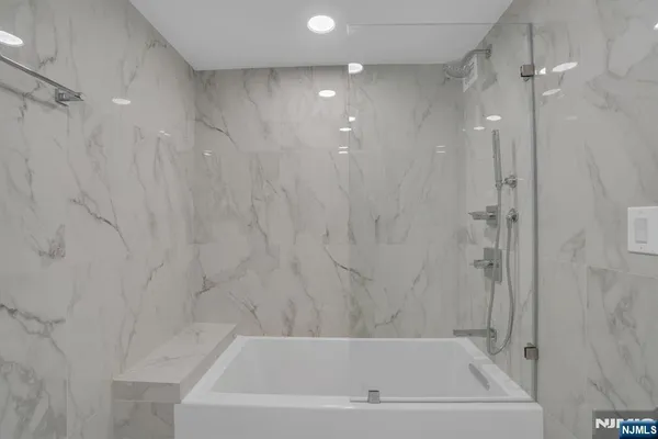 $4,300 | 1055 River Road, Unit 809, Edgewater, NJ 07020