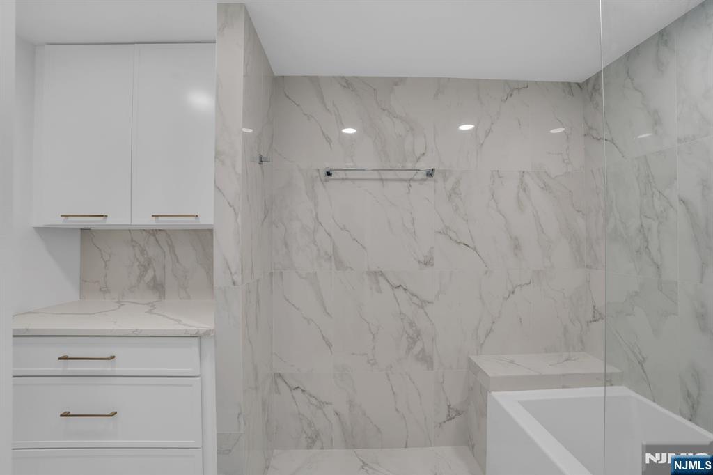 1055 River Road, Unit 809 Edgewater, NJ 07020 - Photo 24 of 38