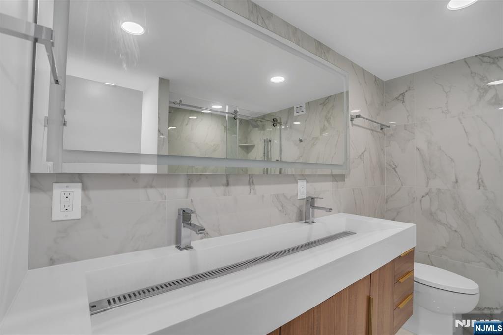1055 River Road, Unit 809 Edgewater, NJ 07020 - Photo 26 of 38