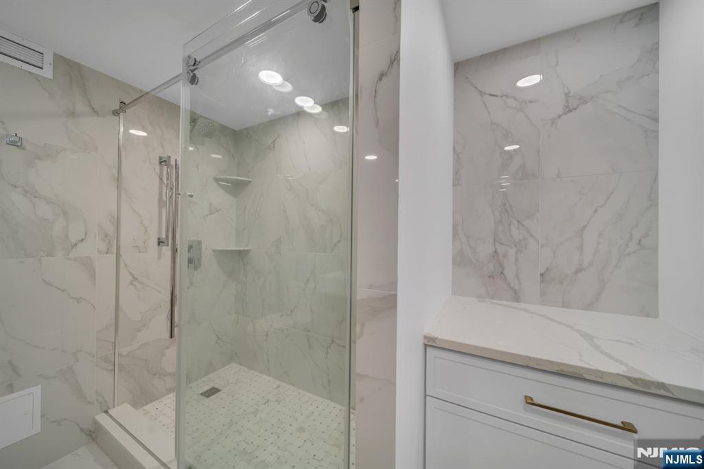 1055 River Road, Unit 809 Edgewater, NJ 07020 - Photo 27 of 38