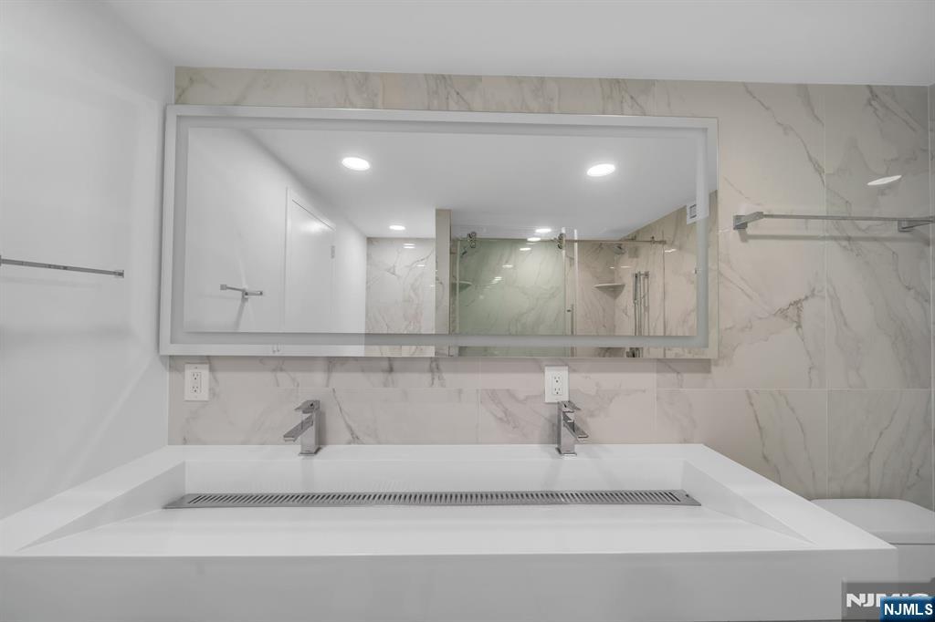 1055 River Road, Unit 809 Edgewater, NJ 07020 - Photo 29 of 38