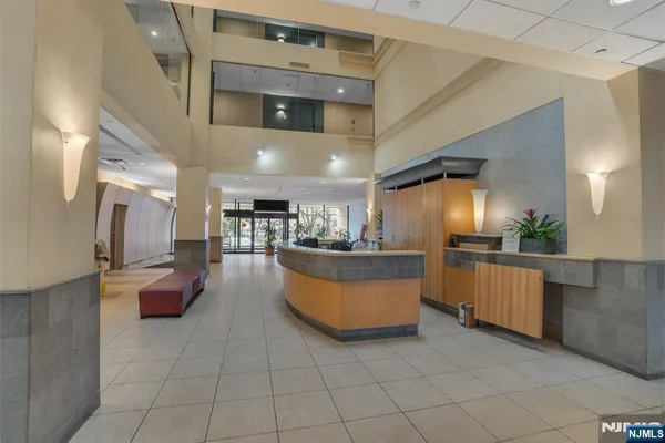 $4,300 | 1055 River Road, Unit 809, Edgewater, NJ 07020