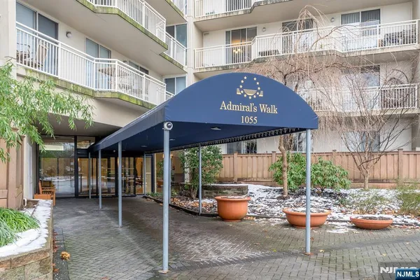 $4,300 | 1055 River Road, Unit 809, Edgewater, NJ 07020