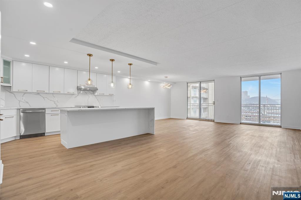 1055 River Road, Unit 809 Edgewater, NJ 07020 - Photo 4 of 38