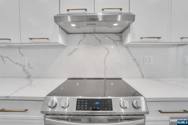 $4,300 | 1055 River Road, Unit 809, Edgewater, NJ 07020