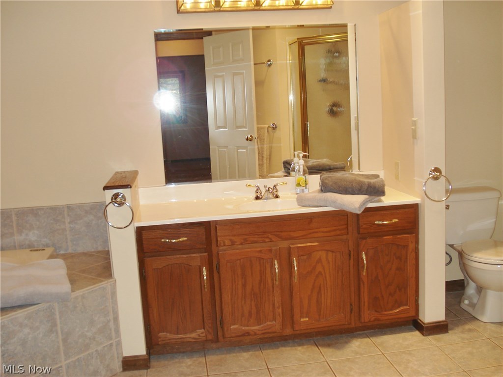 669 Barrett Road Berea, OH 44017 - Photo 13 of 20 10 X 15 master bath with ceramic tile.