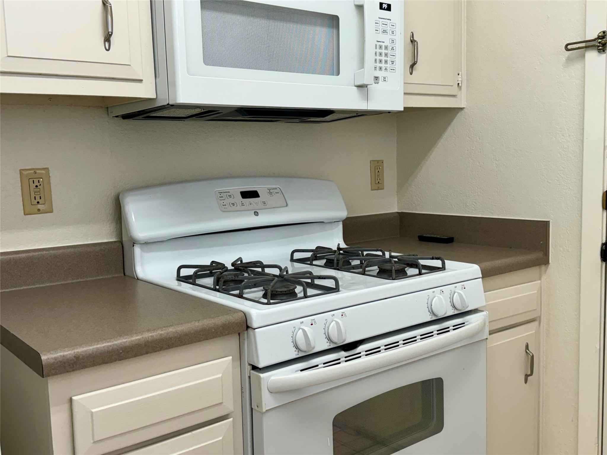 667 Mairo Street Austin, TX 78748 - Photo 19 of 25 Gas cooking