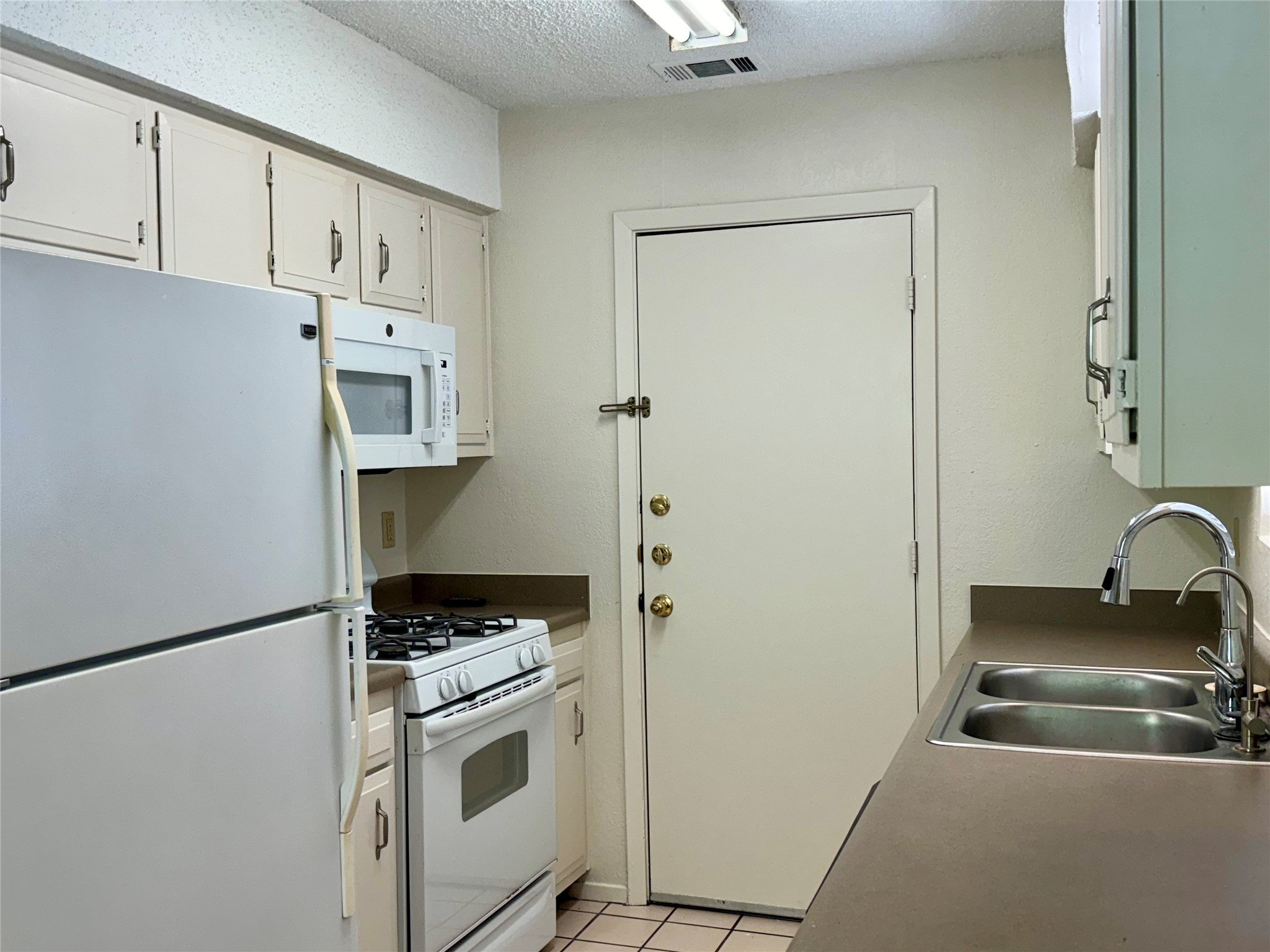 667 Mairo Street Austin, TX 78748 - Photo 20 of 25 Fridge w ice maker