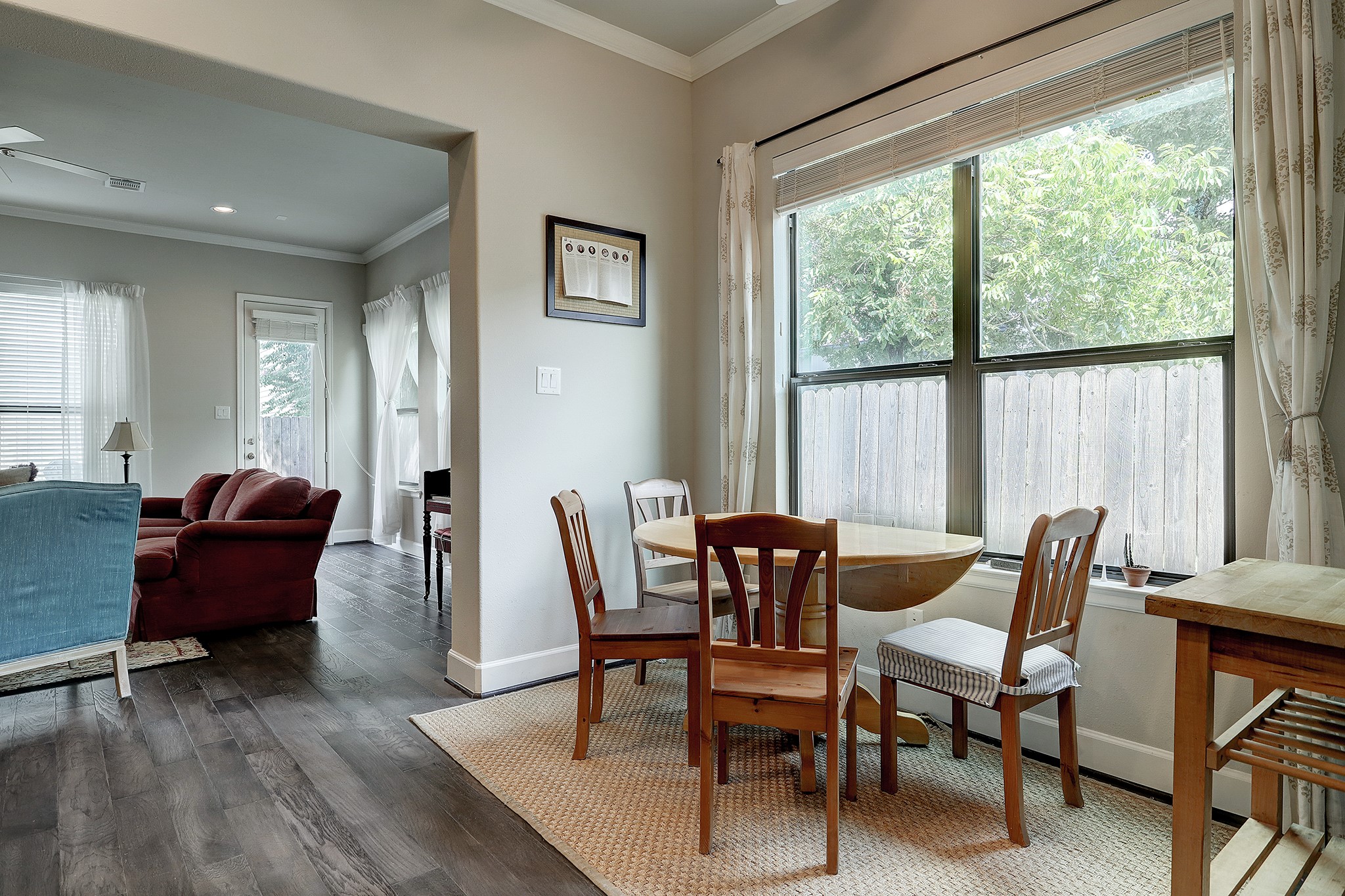 5326 Larkin Street Houston, TX 77007 - Photo 7 of 20 Breakfast area off open kitchen