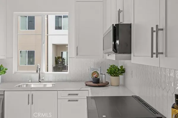 $994,990 | 7256 Aura Circle, Huntington Beach, CA 92647