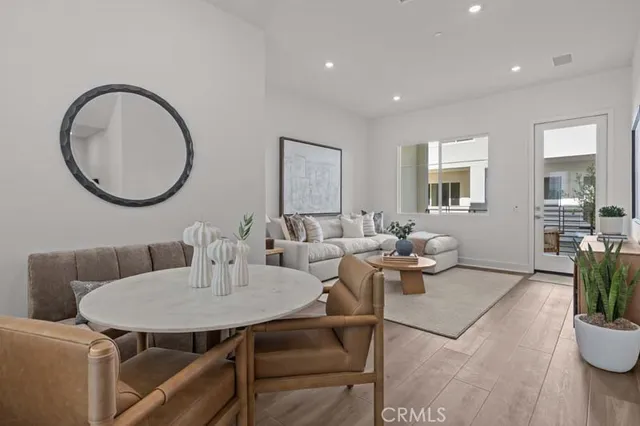 $994,990 | 7256 Aura Circle, Huntington Beach, CA 92647