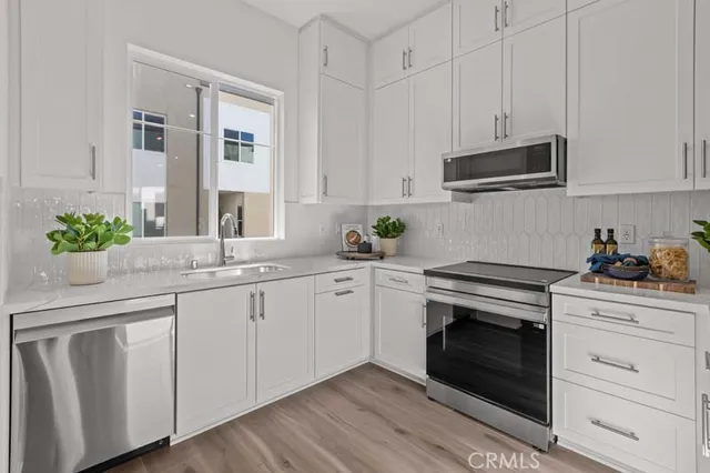 $994,990 | 7256 Aura Circle, Huntington Beach, CA 92647