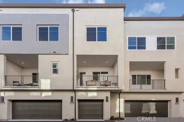 $994,990 | 7256 Aura Circle, Huntington Beach, CA 92647
