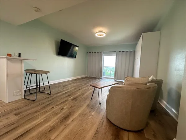$2,200 | 880 Mandalay Avenue, Unit S404, Clearwater, FL 33767
