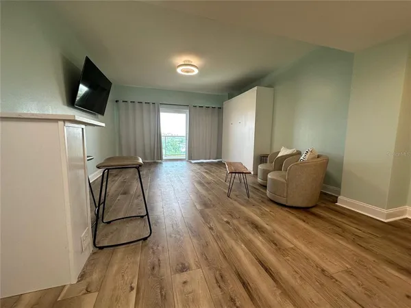 $2,200 | 880 Mandalay Avenue, Unit S404, Clearwater, FL 33767