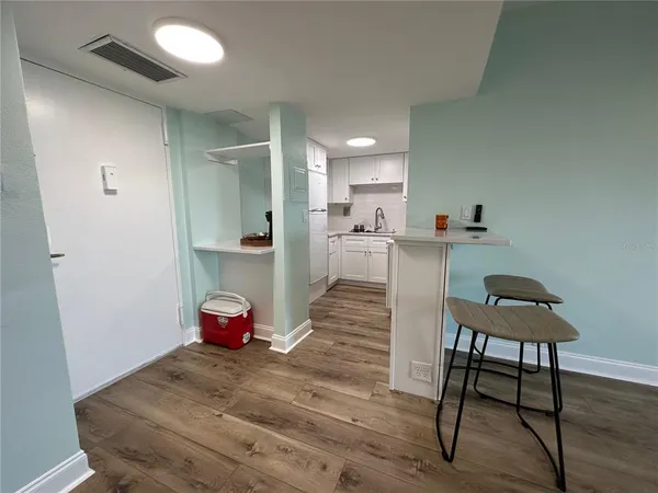 $2,200 | 880 Mandalay Avenue, Unit S404, Clearwater, FL 33767