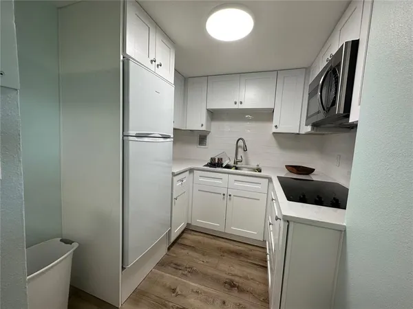 $2,200 | 880 Mandalay Avenue, Unit S404, Clearwater, FL 33767