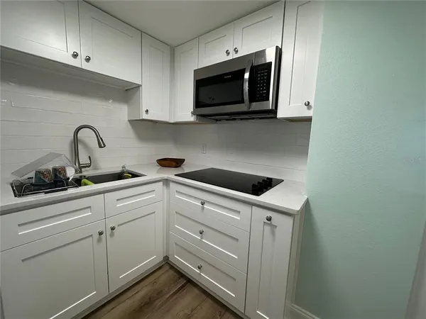 $2,200 | 880 Mandalay Avenue, Unit S404, Clearwater, FL 33767