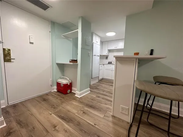 $2,200 | 880 Mandalay Avenue, Unit S404, Clearwater, FL 33767