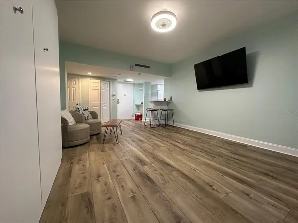 $2,200 | 880 Mandalay Avenue, Unit S404, Clearwater, FL 33767