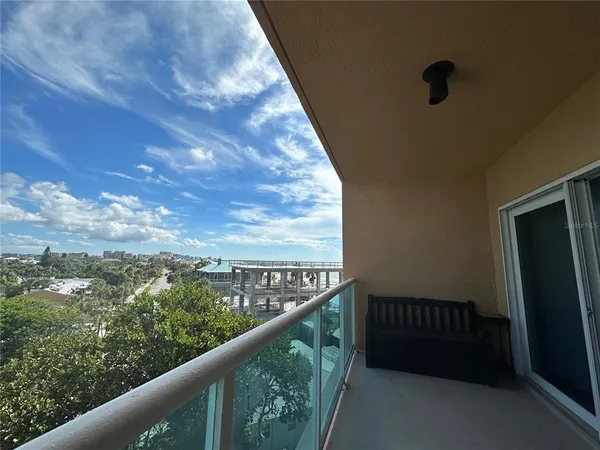 $2,200 | 880 Mandalay Avenue, Unit S404, Clearwater, FL 33767
