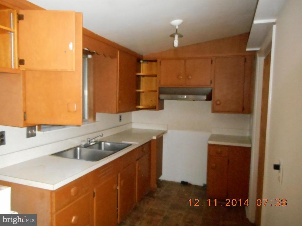 1300 Harding Lane Silver Spring, MD 20905 - Photo 8 of 17 Kitchen