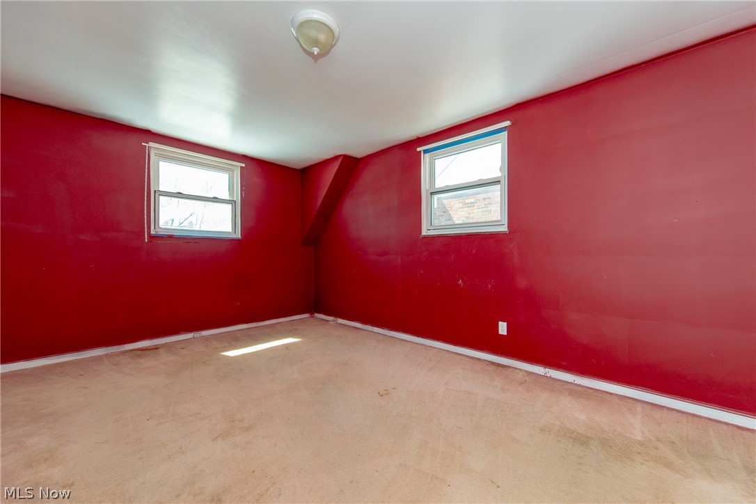 4071 Ellison Road Cleveland, OH 44121 - Photo 15 of 26 The large Main Bedroom