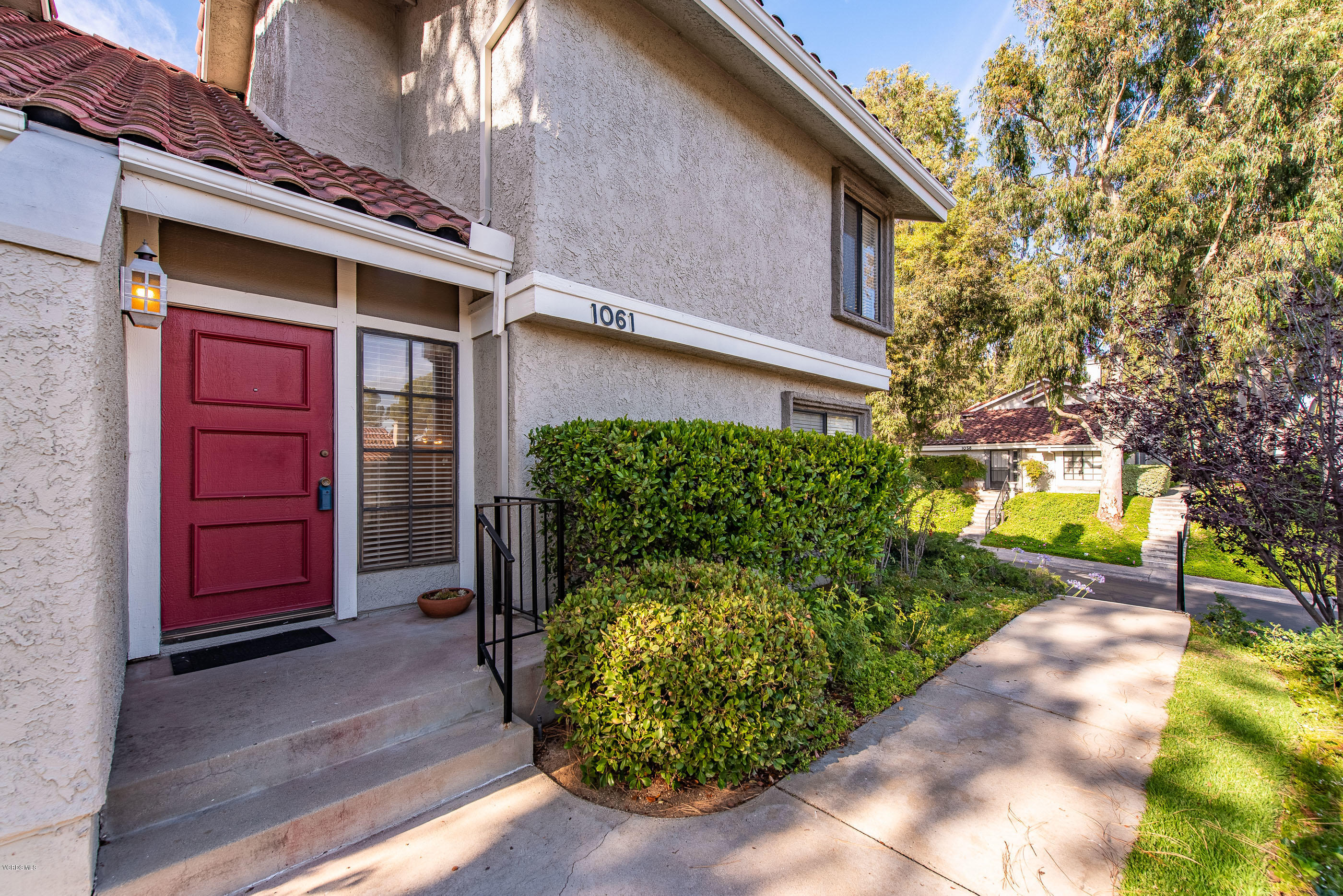 1061 Thistlegate Road Oak Park, CA 91377 - Photo 3 of 33 1061 Thistlegate Rd Oak Park-3