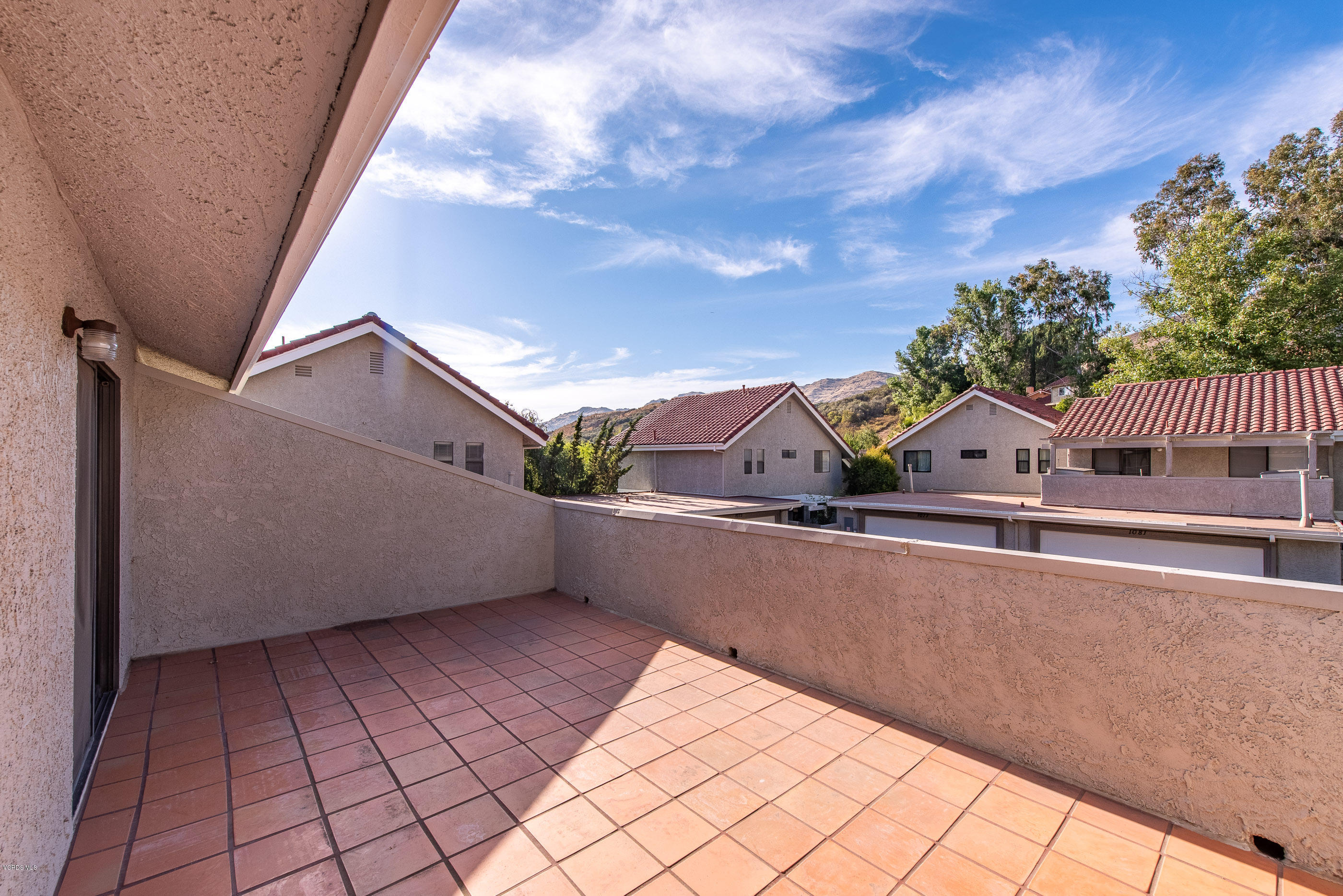 1061 Thistlegate Road Oak Park, CA 91377 - Photo 22 of 33 1061 Thistlegate Rd Oak Park-22