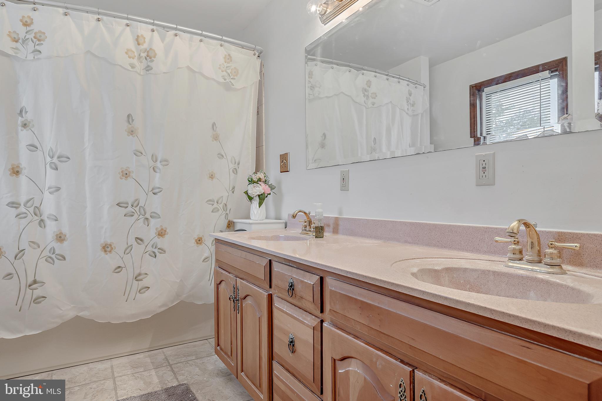 43 Hoover Road Carlisle, PA 17015 - Photo 21 of 41 Primary Bathroom