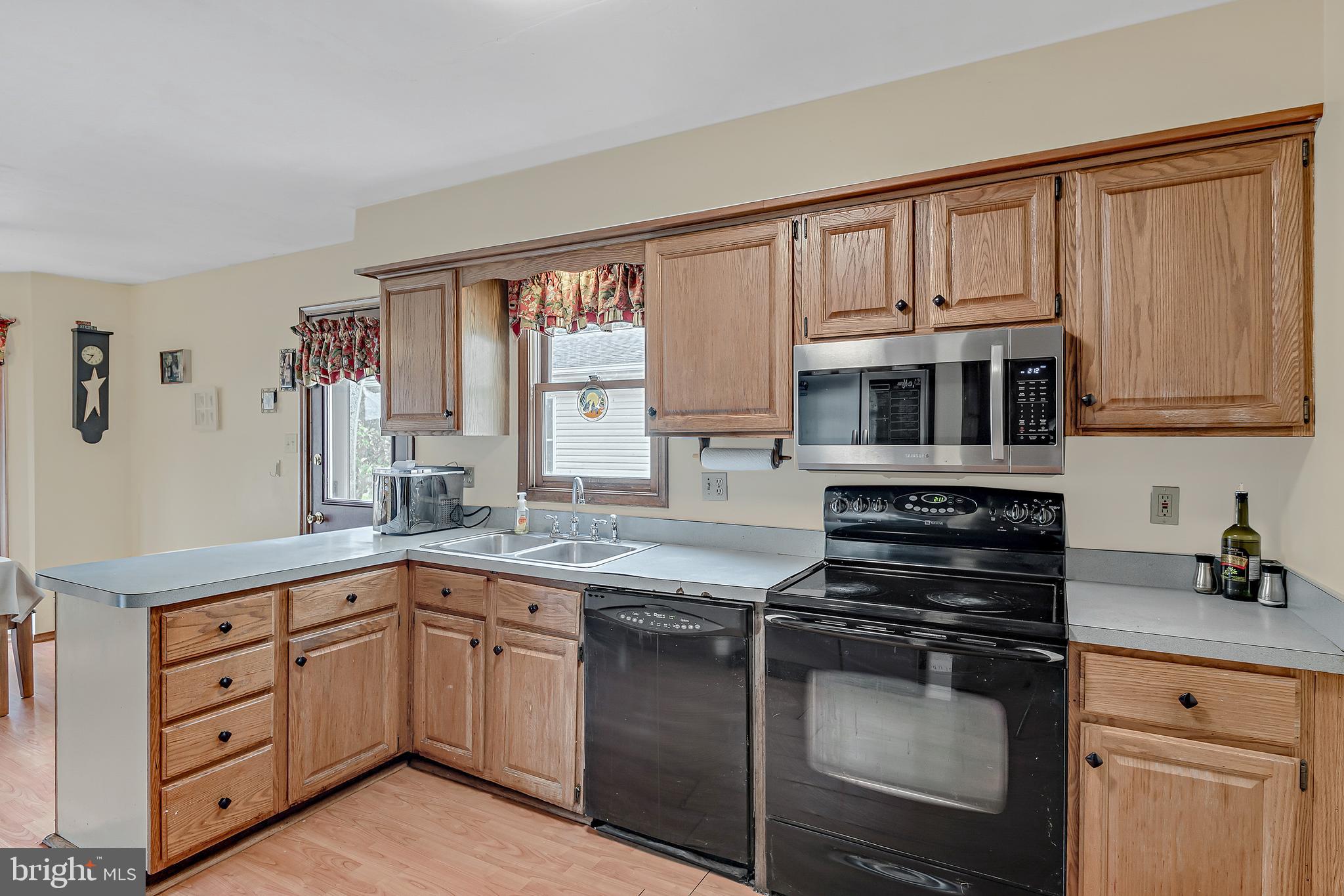 43 Hoover Road Carlisle, PA 17015 - Photo 5 of 41 Kitchen