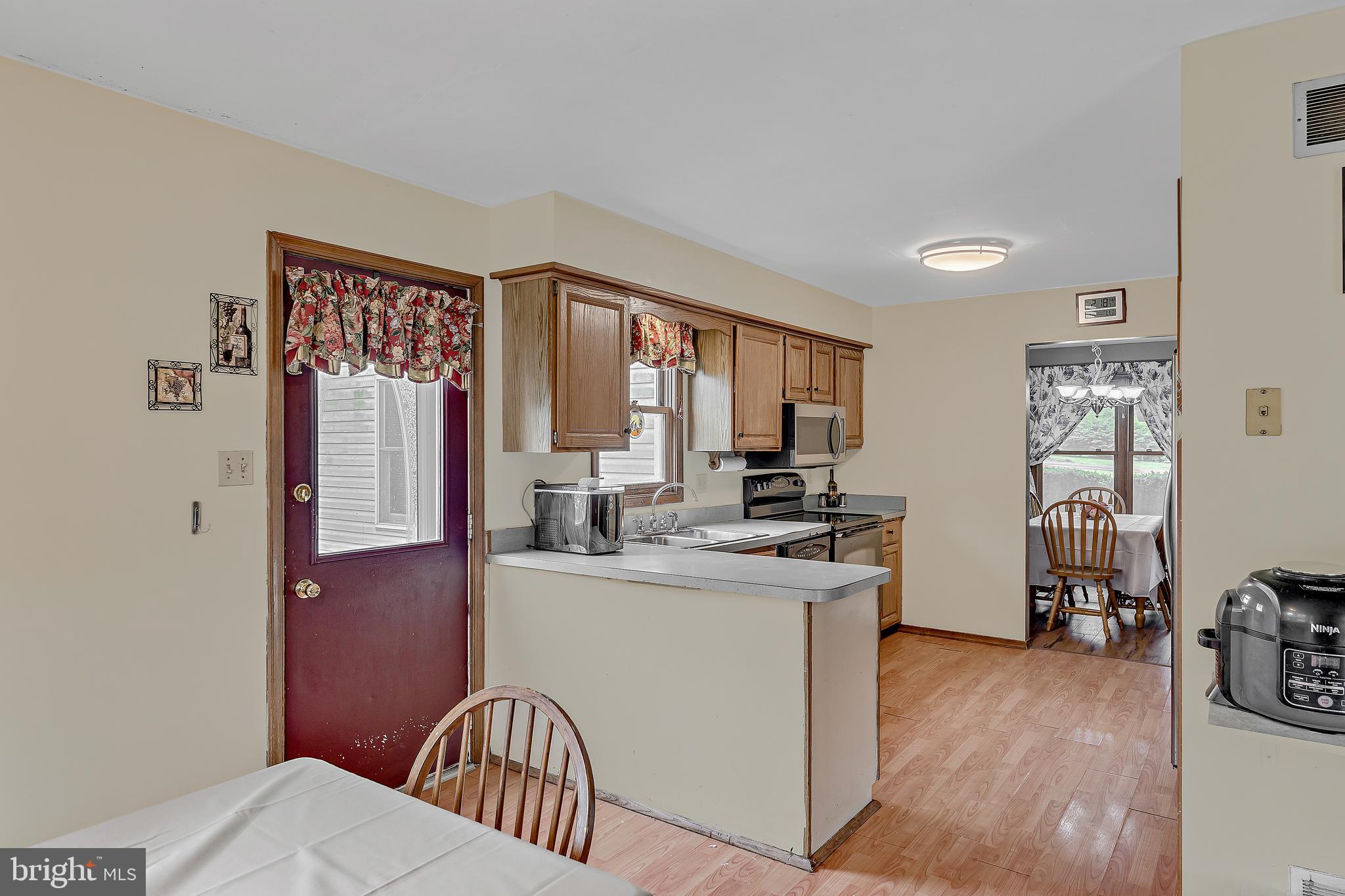 43 Hoover Road Carlisle, PA 17015 - Photo 6 of 41 Kitchen