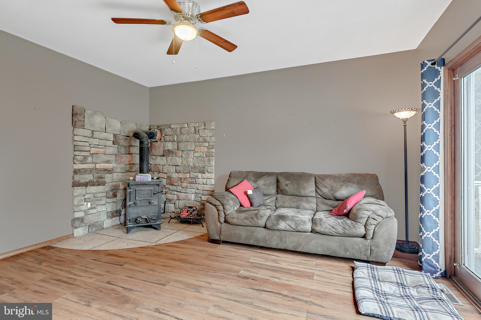43 Hoover Road Carlisle, PA 17015 - Photo 8 of 41 Living Room