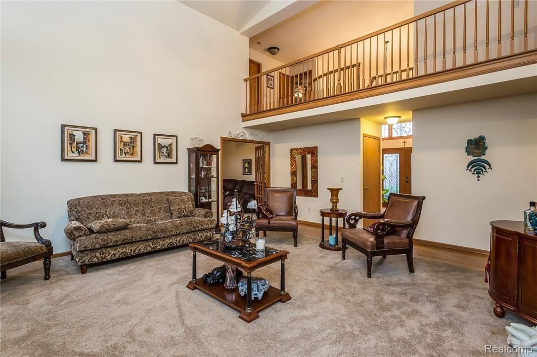 175 Bellshire Lane Rochester, MI 48307 - Photo 10 of 38 019-Great_Room-3646749-medium.jpg