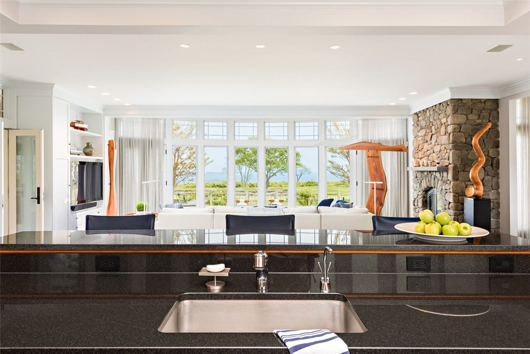 609 Beavertail Road Jamestown, RI 02835 - Photo 20 of 37