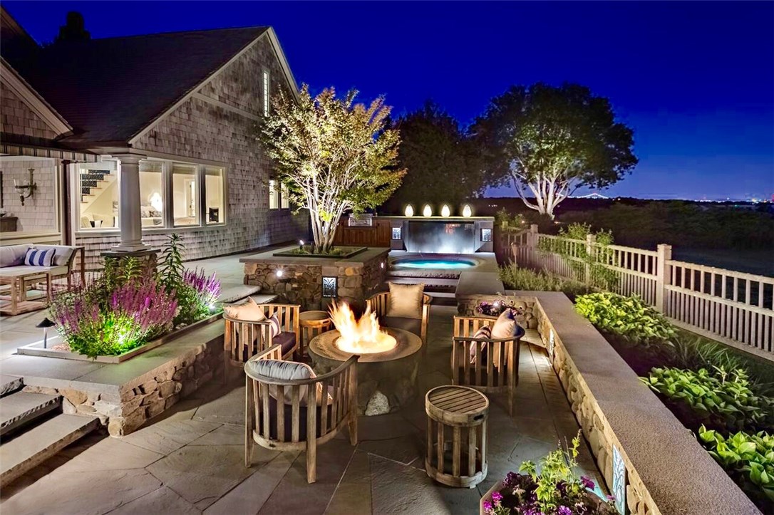 609 Beavertail Road Jamestown, RI 02835 - Photo 2 of 37
