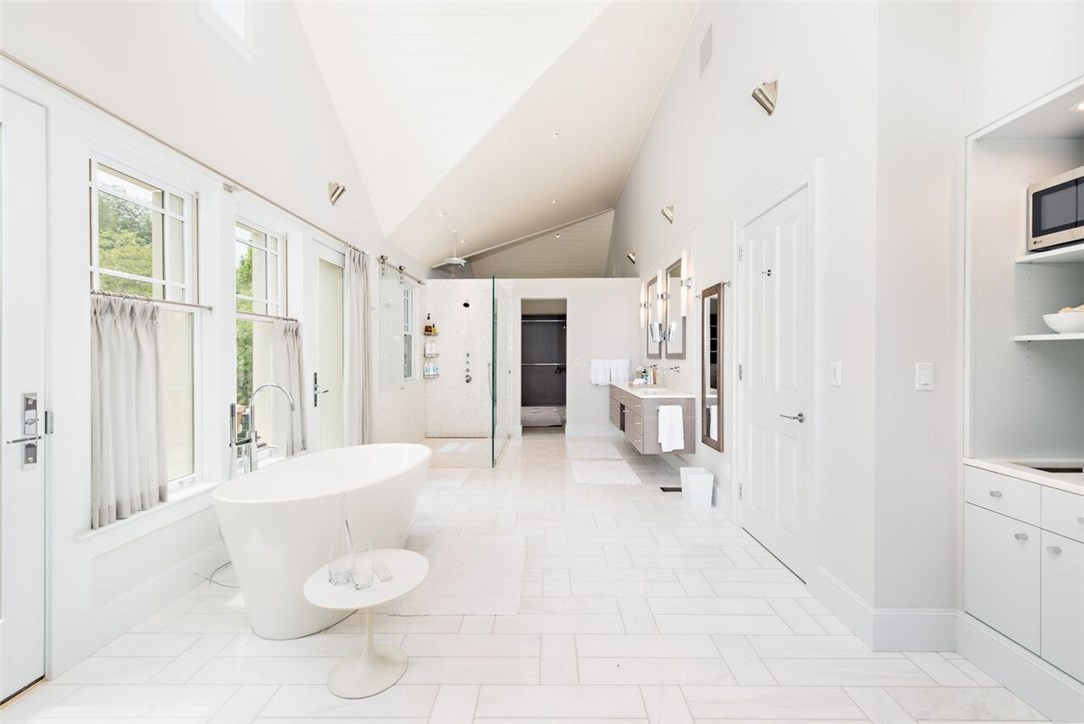 609 Beavertail Road Jamestown, RI 02835 - Photo 24 of 37