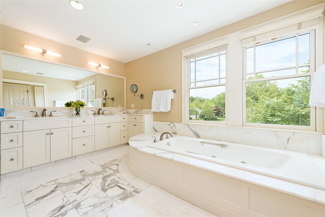 609 Beavertail Road Jamestown, RI 02835 - Photo 31 of 37