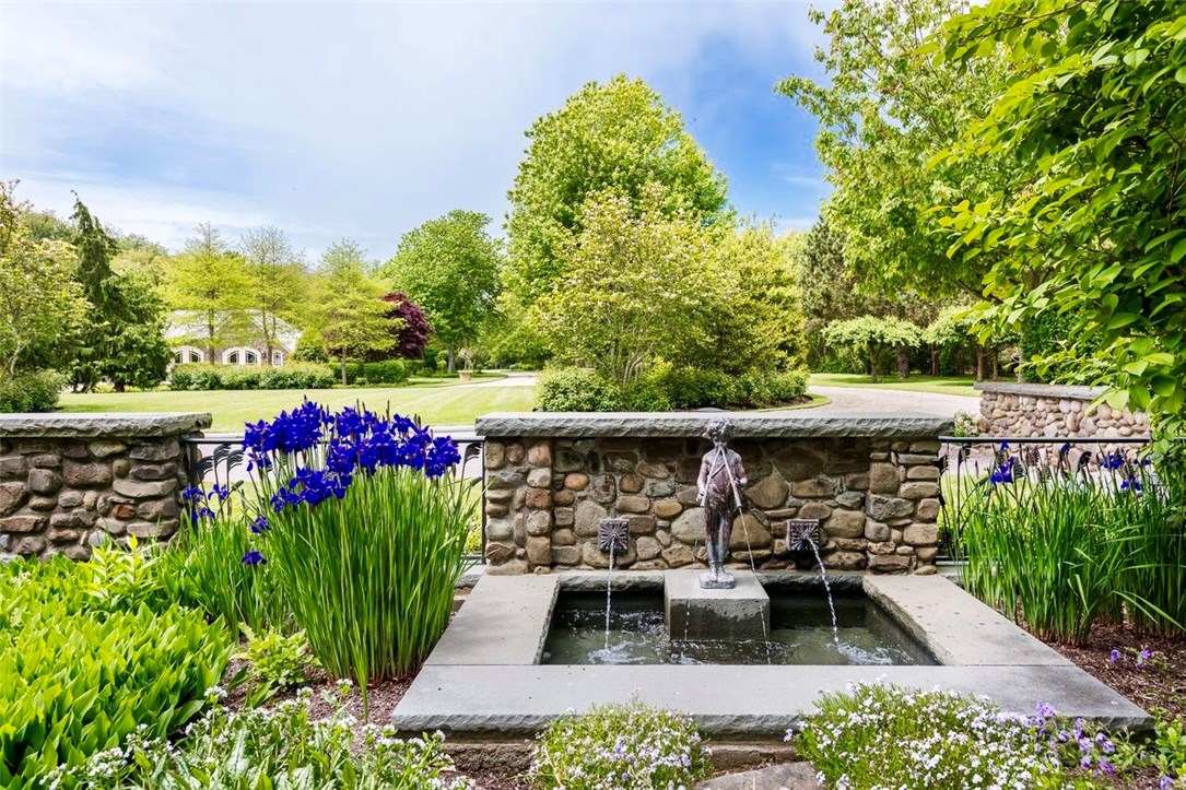 609 Beavertail Road Jamestown, RI 02835 - Photo 6 of 37
