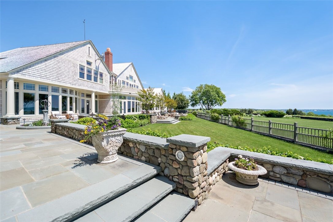 609 Beavertail Road Jamestown, RI 02835 - Photo 7 of 37