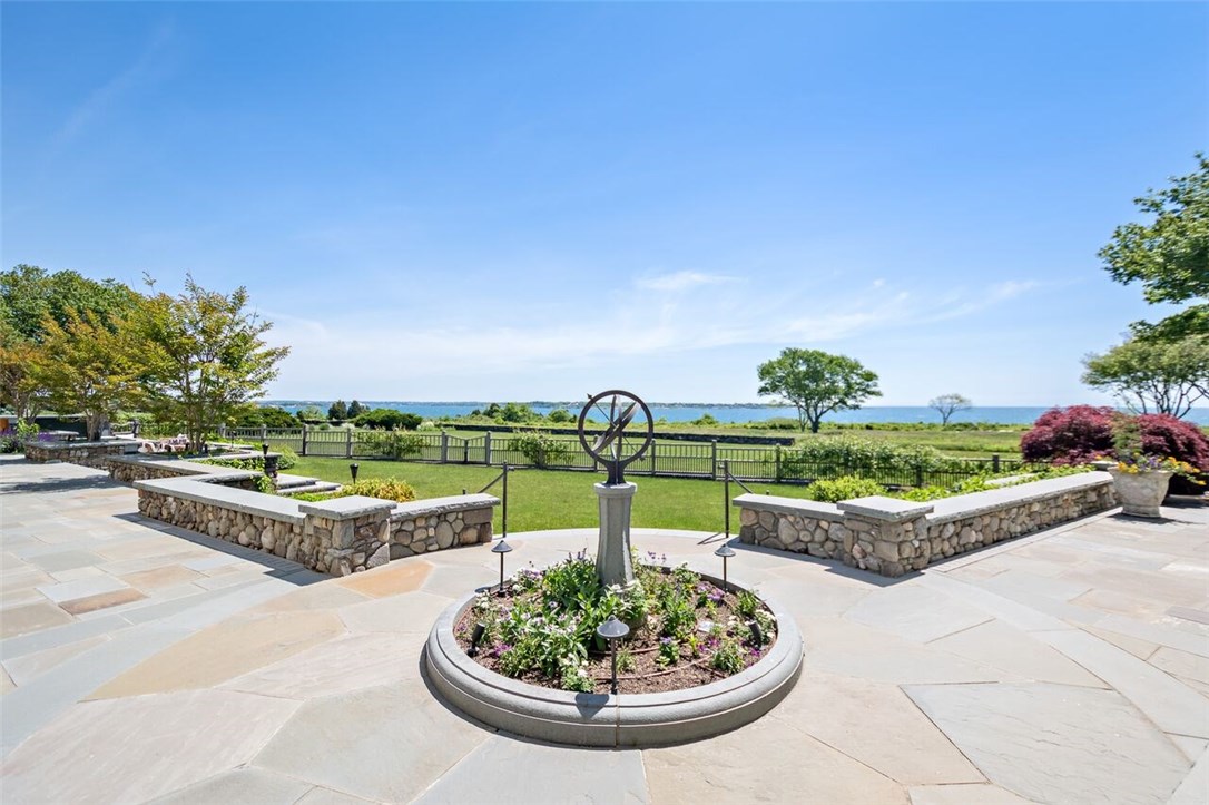 609 Beavertail Road Jamestown, RI 02835 - Photo 8 of 37