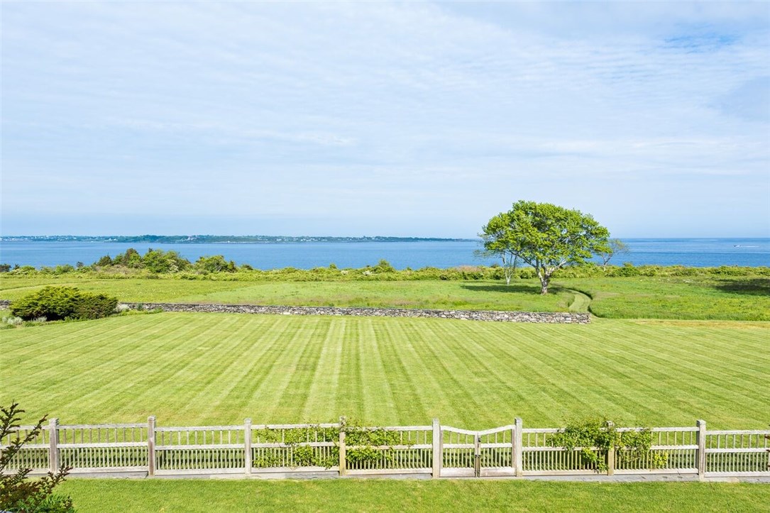 609 Beavertail Road Jamestown, RI 02835 - Photo 10 of 37